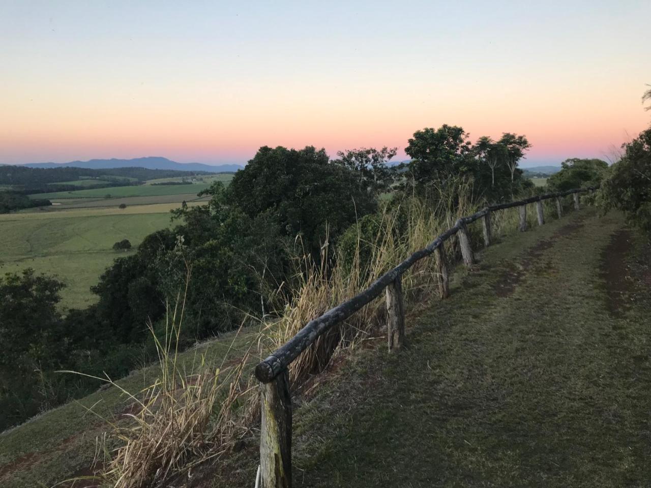 Mt Quincan Crater Retreat Yungaburra Extérieur photo